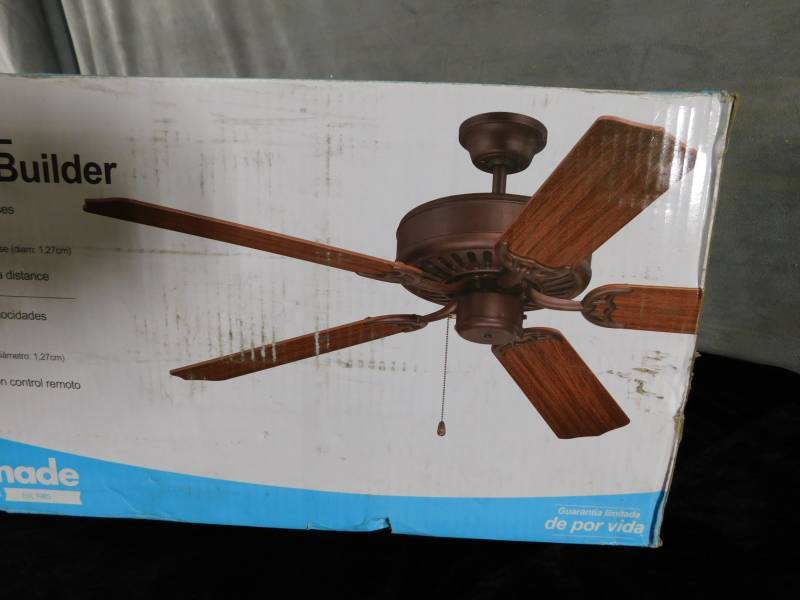 lot 9043 image: Craftmaid 52 Ceiling Fan