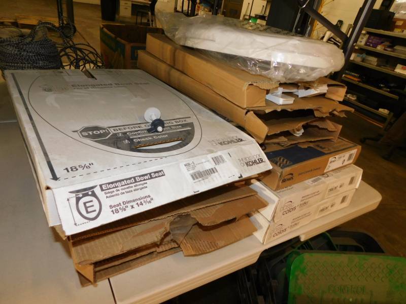 lot 9092 image: Large Lot of Toilet Seats