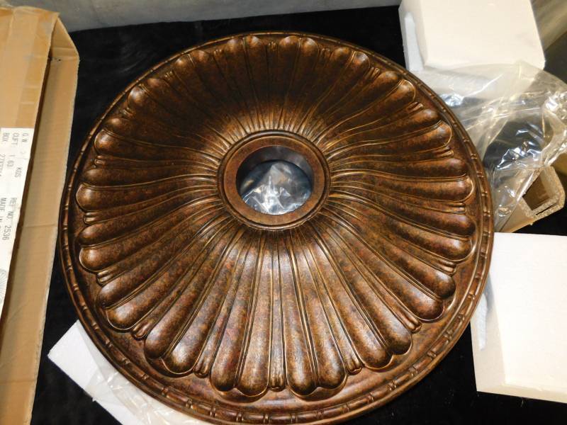 lot 9094 image: Ceiling Medalion