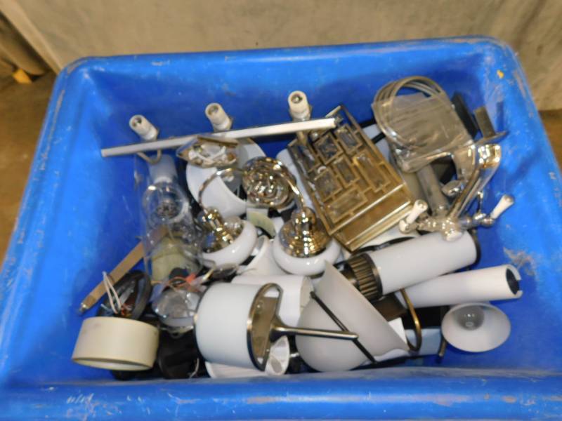 lot 9121 image: Very Large Lot of Misc Light Fixtures Used As Displays Not Tested Inspect (Tote Not Included)