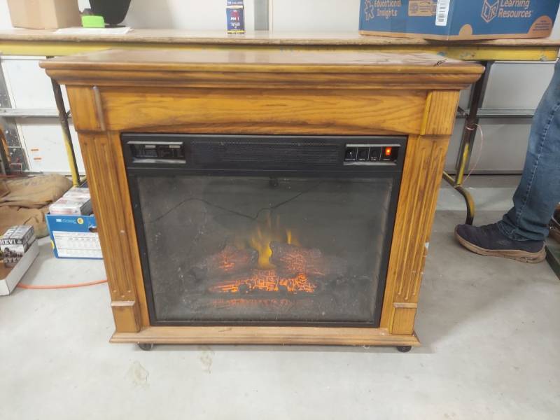 lot 1592 image: Electric fireplace heater - works