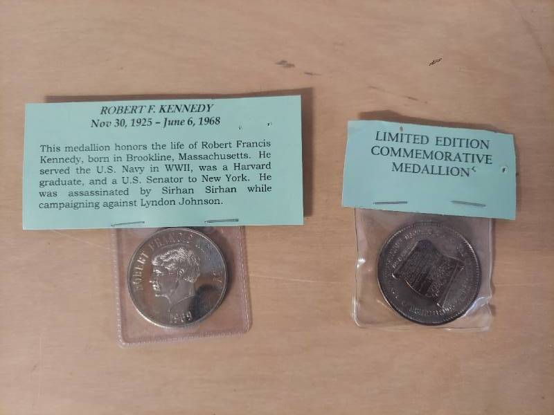 lot 2405 image: Robert F Kennedy Medallion and Commemorative medallion