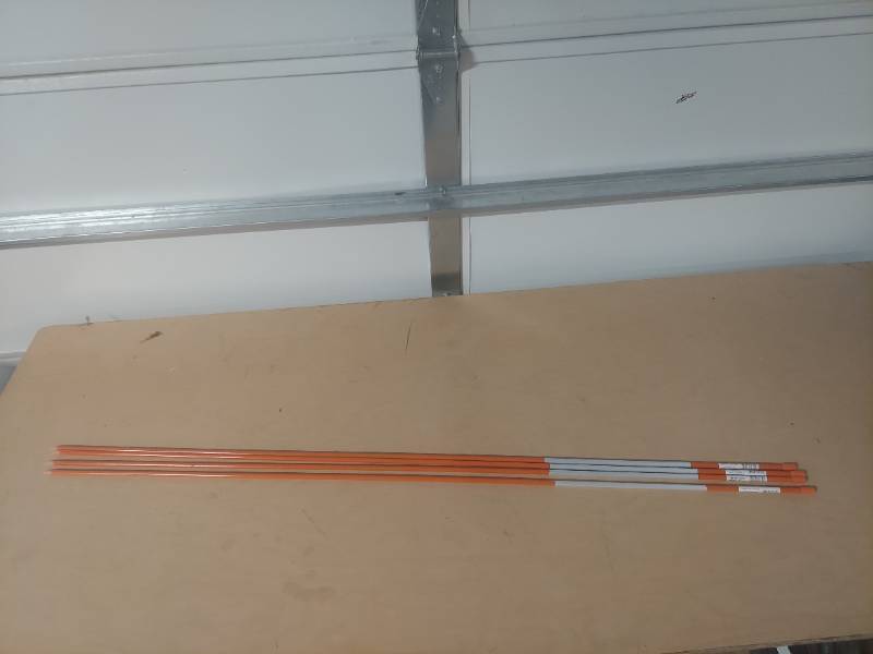lot 5056 image: (4) reflective driveway marker poles