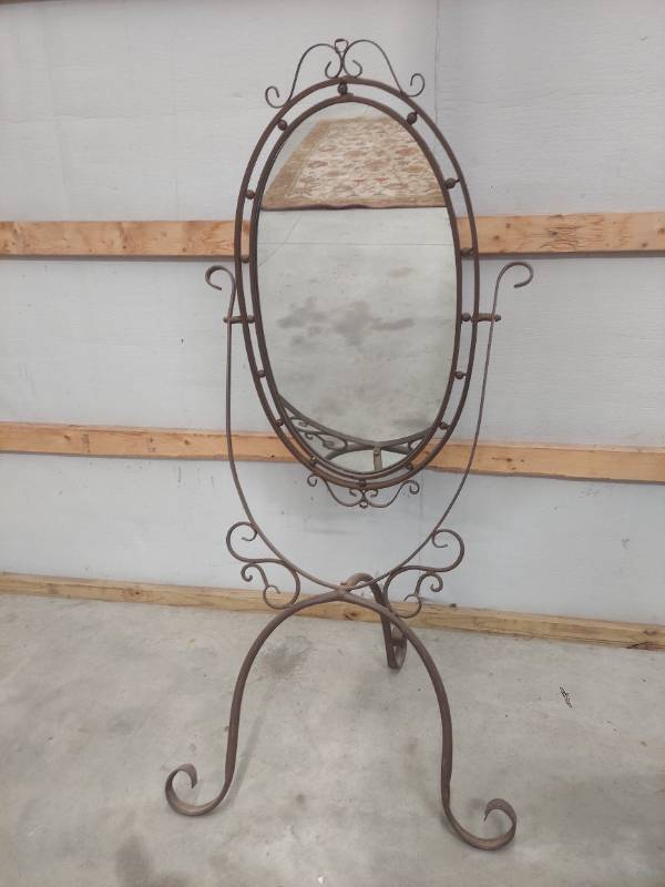 lot 3041 image: Cheval mirror