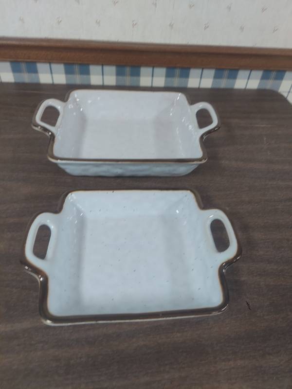 lot 3150 image: baking dishes