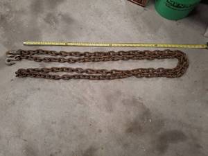 lot 1062 image: Chain with 2 hooks - Approx 15ft