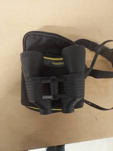 lot 1002 image: Bushnell binoculars