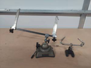 lot 1004 image: Panavise and clip holder