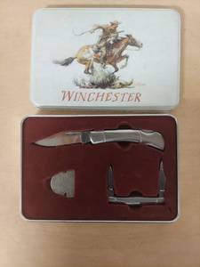 lot 1014 image: Winchester knife set