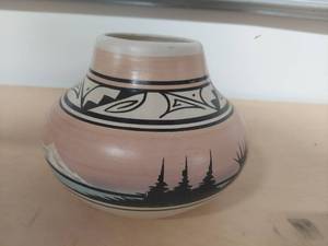 lot 1020 image: Navajo pot