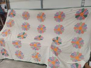 lot 1024 image: quilt top 80 x 120 - no batting