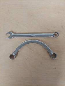 lot 1041 image: Snap-On OEX16 12 Combination Wrench and CX1820 Half-Moon Box Ended Wrench
