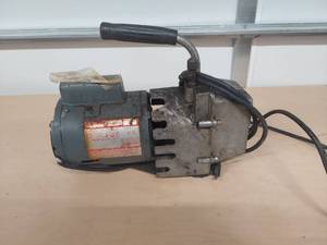lot 1067 image: Dayton refrigeration vacuum pump