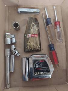 lot 1077 image: Craftsman tools