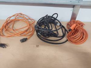 lot 1081 image: extension cords