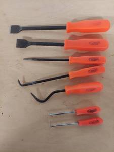 lot 1094 image: Cummins tools hook, pick and scraper set