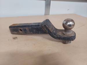 lot 1099 image: Slip-in hitch