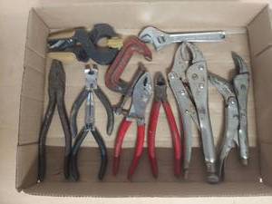lot 1105 image: pliers