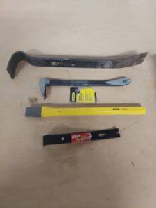 lot 1107 image: pry bars and nail puller