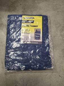 lot 5010 image: 72 x 40 Moving blanket