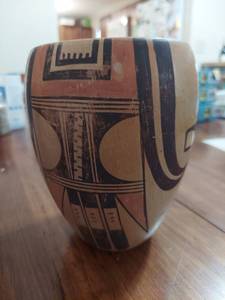 lot 6007 image: southwest style vase