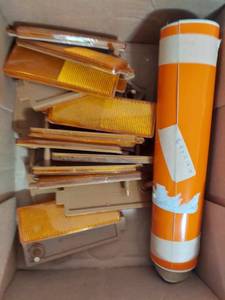lot 6009 image: 8 ftx 10 in reflective tape & amber reflectors