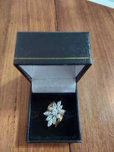 lot 6024 image: ladies ring in box