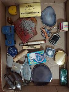 lot 6053 image: assorted trinkets