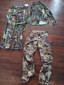 lot 6068 image: ladies camo NWT