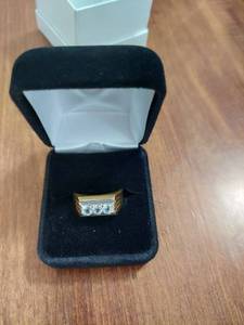 lot 6072 image: ring in box