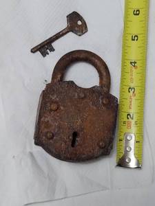 lot 5816 image: Padlock