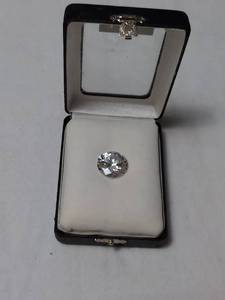 lot 5821 image: Unknown Stone in displaygift box