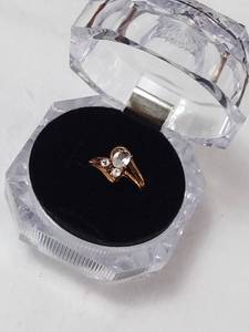 lot 5835 image: Womens ring in gift box