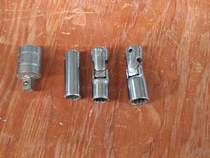 lot 1057 image: Snap-on TM-1 38 female to 14 male converter, TDH10 14 drive 516 socket, and (2) Universal swivel sockets - TDHU101A 516 and TDHU121A 38