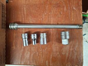 lot 1071 image: Snap-on SX-10 12 drive extension, LA12 12 female to 34 male, and (3) 12 drive Sockets - TW121 38, SDH160 12 and SW221 1116