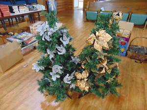 lot 1172 image: Pair of 3 Christmas trees