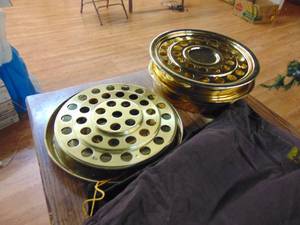 lot 1184 image: Communion trays and tableclothes