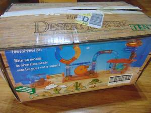 lot 1191 image: Gerbil habitat in box