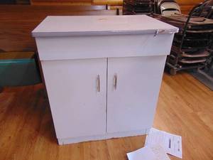 lot 1227 image: White metal cabinet
