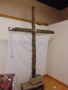 lot 1229 image: Approx. 10 ft. tall cross, manger and table