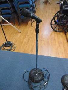 lot 1237 image: Peavey M22 microphone with stand