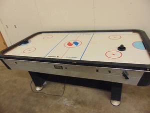 lot 1250 image: 7 ft. air hockey table - works