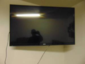 lot 1263 image: Sanyo tv wstand and dvd
