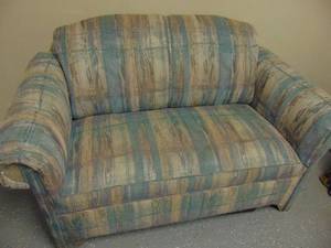 lot 1264 image: Nice loveseat