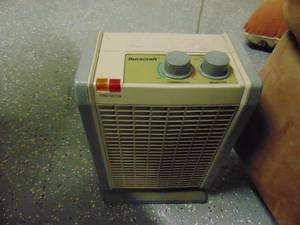 lot 1270 image: Duracraft space heater