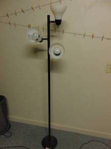 lot 1272 image: 3 head floor lamp