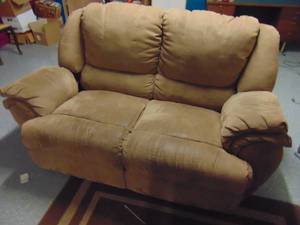 lot 1274 image: Loveseat - matches 1273