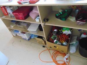 lot 1318 image: Contents of Shelves - Table Decor, Trays and More