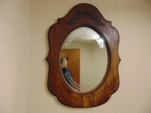lot 1319 image: Bathroom Mirrors - Holders - Decor