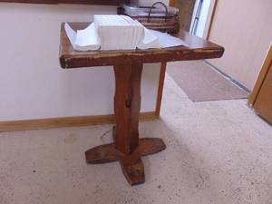 lot 1320 image: Small Side Table